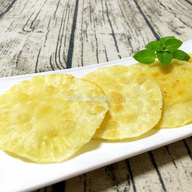 外皮酥酥脆脆，榴莲肉“烫嘴”，
美味0添加，秒杀“金X门”的派。