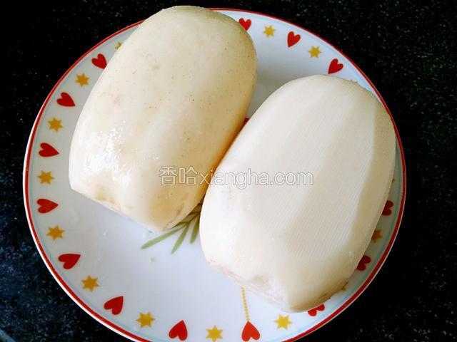 莲藕洗干净去皮控水被用