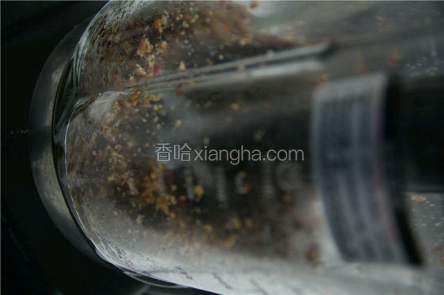 红枣与姜块分别放入搅拌机打碎。