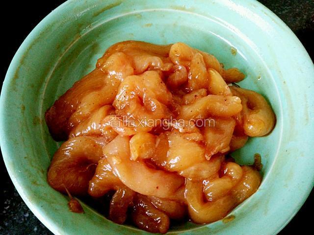 抓匀，腌制30分钟