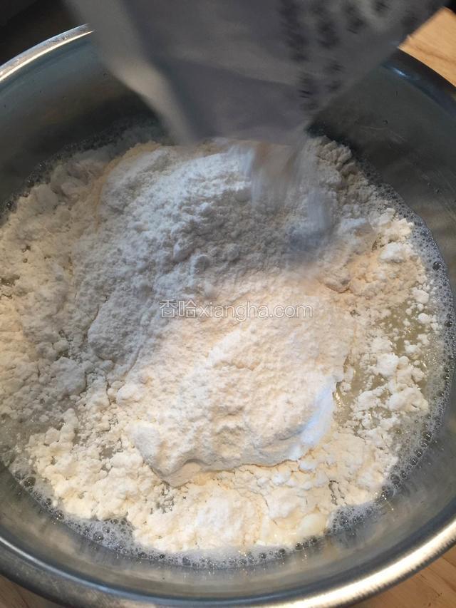 鸡蛋，鸡蛋仔粉，水，食用油搅拌均匀