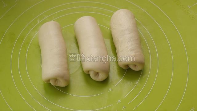 自上而下卷起来，密封松弛15分钟