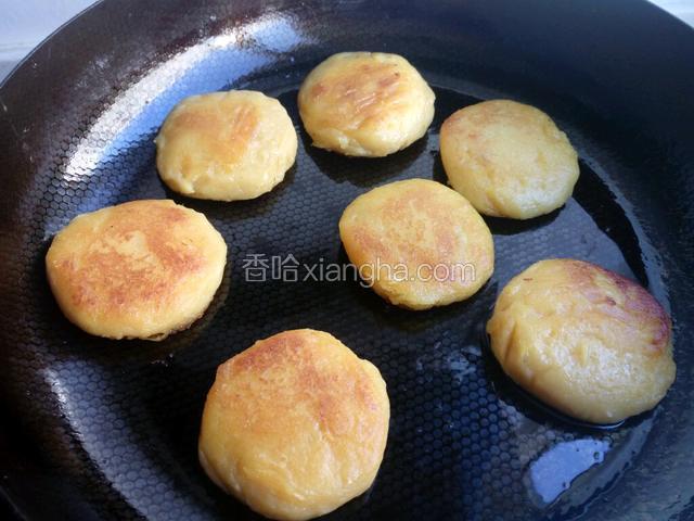 煎至两面金黄即可。