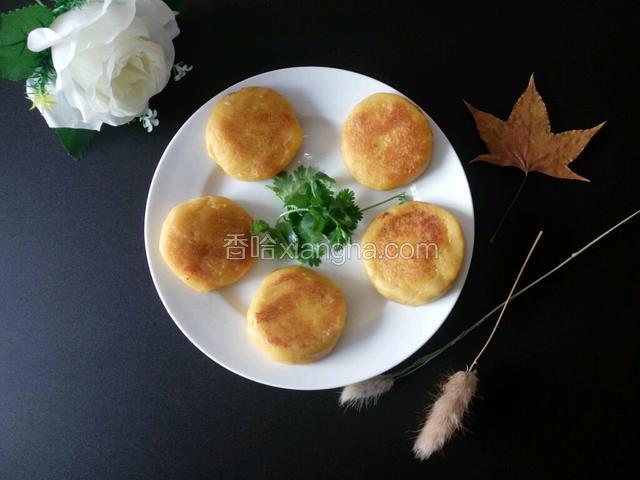 成品。中间加香菜装饰一下。
