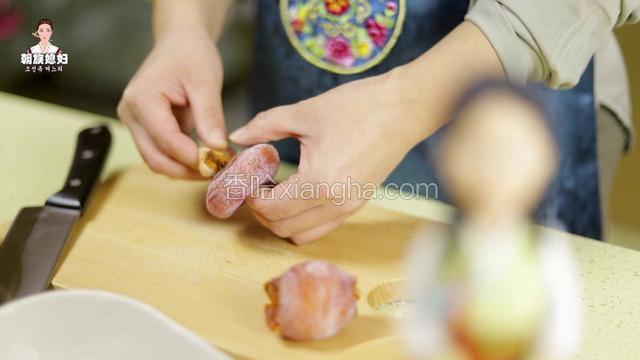 把柿子饼根部去掉