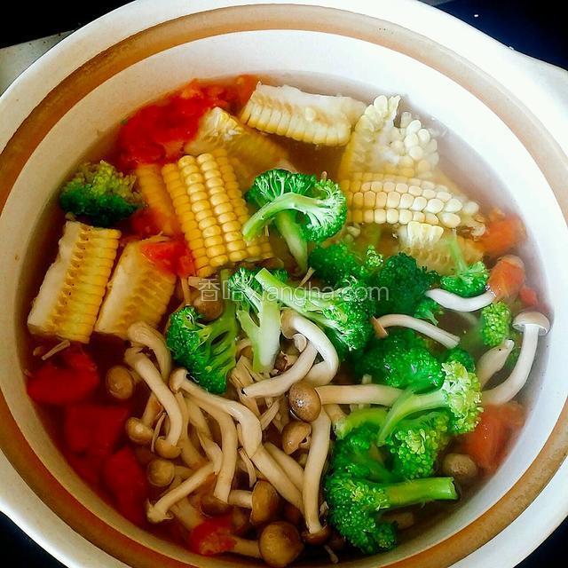 下入除番茄片以外的食材