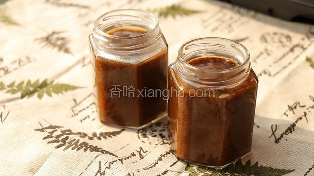趁热倒入瓶子