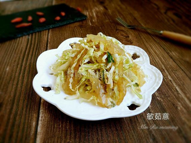 敏茹意作品
凉拌蛰头：成品图