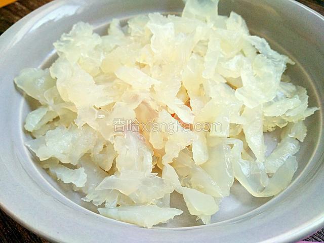 烫几分钟捞出控水备用