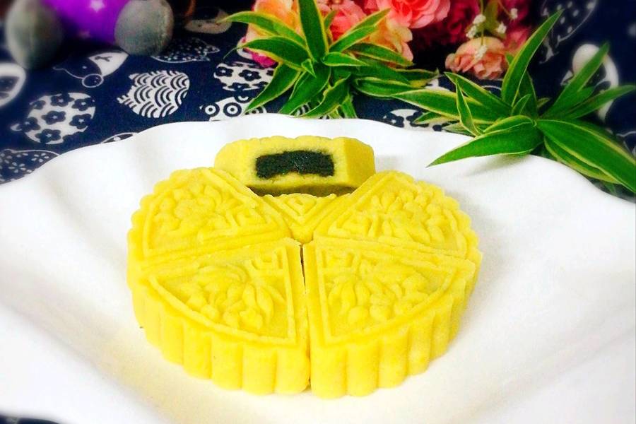 黑芝麻馅绿豆糕