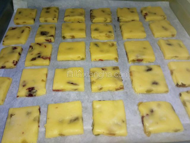 摆去烤盘中，同时烤箱预热