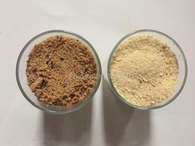 继续挤一圈奶油在撒上一层饼干直至封顶

