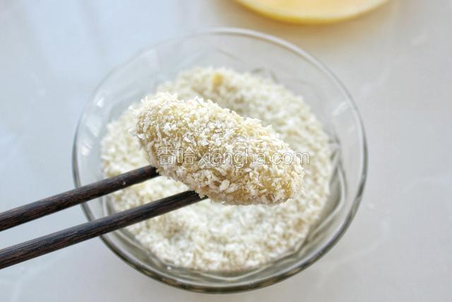 最后裹上面包糠