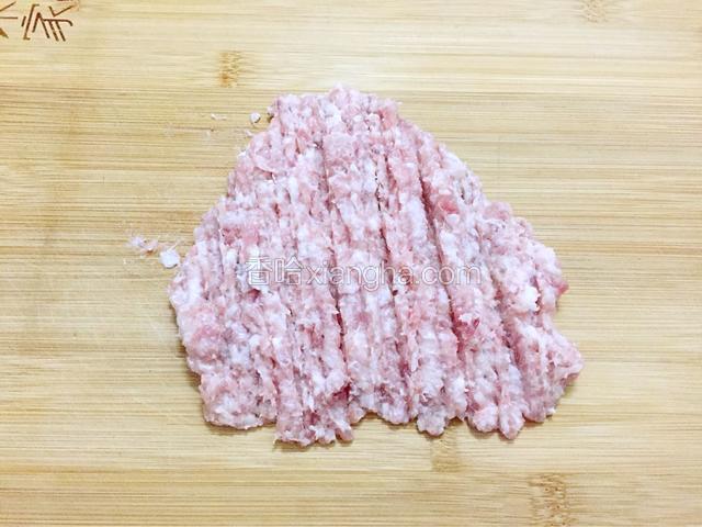 猪肉剁成末