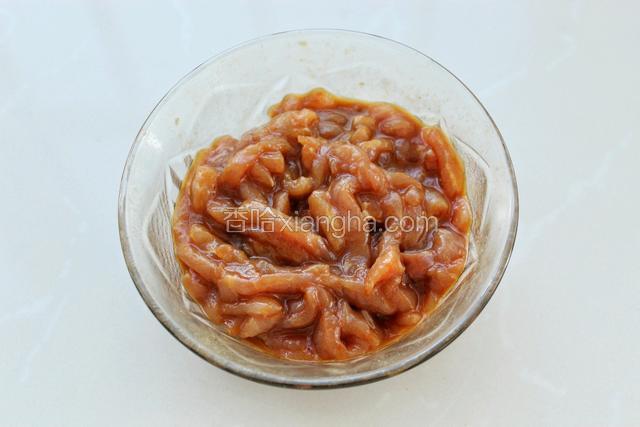 抓拌均匀腌制15分钟