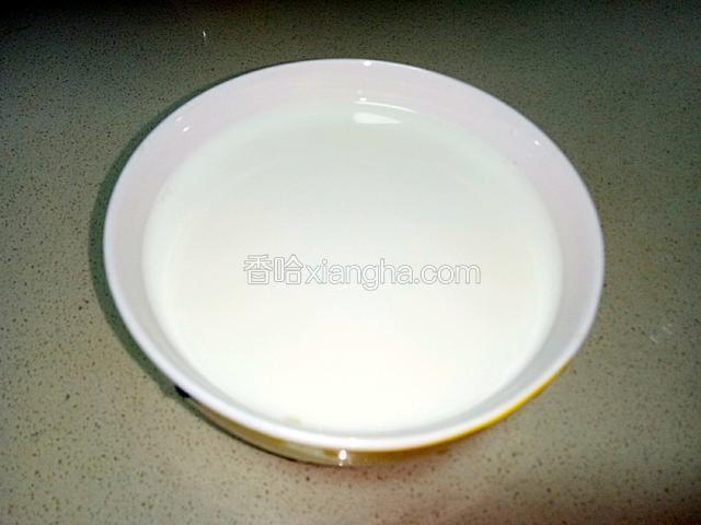 加入牛奶，再煮5～10分钟左右。