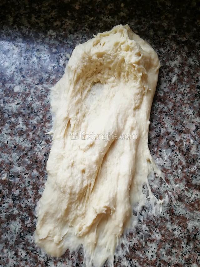 用力搓面，反复来回搓