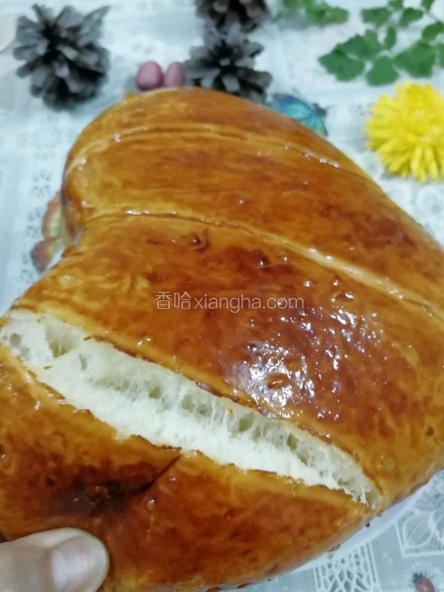 一个香喷喷的爱心面包诞生了，还拉丝哦