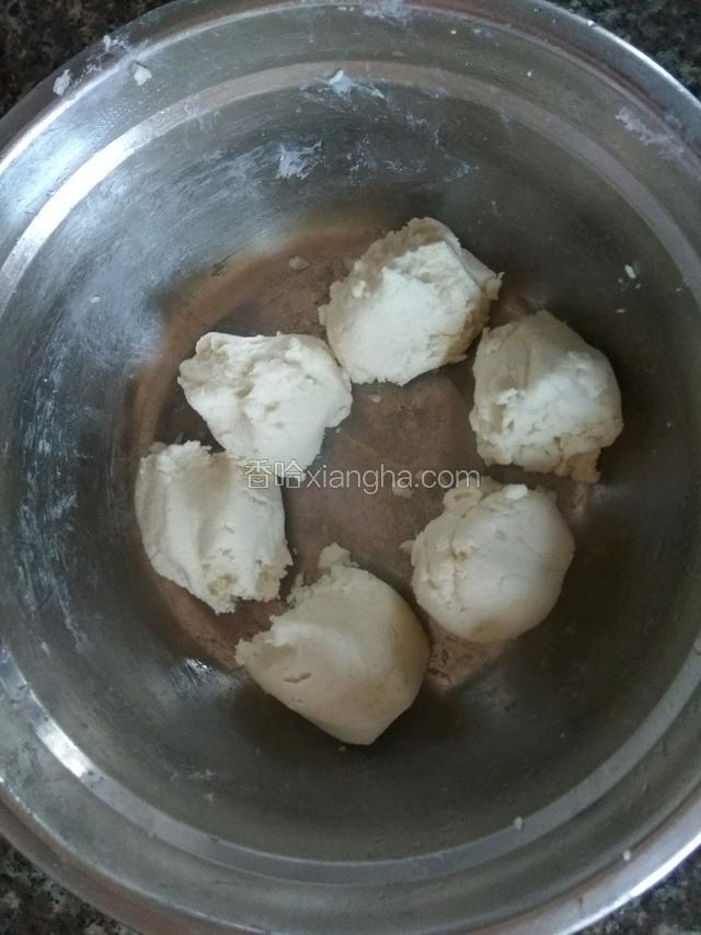 将面团分成六等份