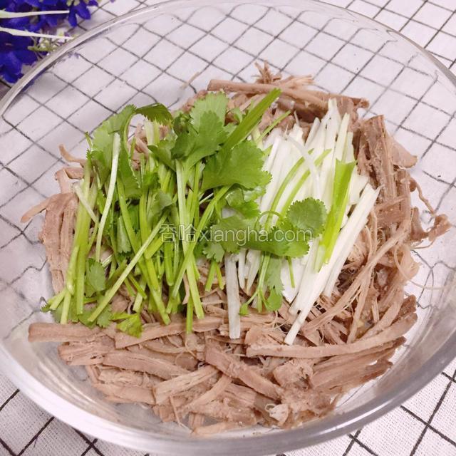 葱丝、香菜段