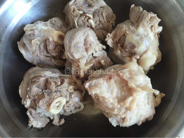 捞出洗净沥干水分