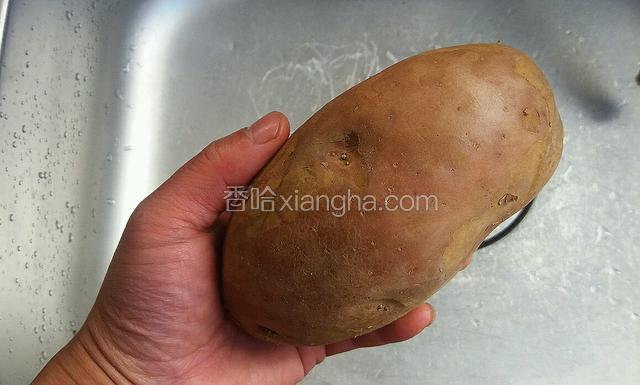 土豆选个大的，我一只手拿不下。