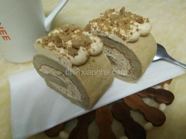 焦糖奶油摩卡蛋糕大功告成！
美味与健康，雨蓝甜点将会陆继更新，喜欢蛋糕甜点的欢迎交流关注！