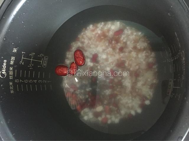 清水淘洗1-2两次，不宜清洗过多