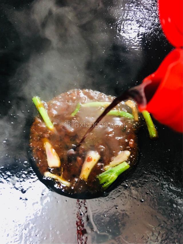 少许鲜味酱油翻炒出香味