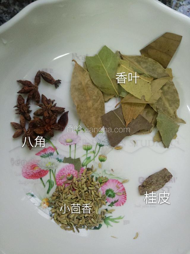 八角、香叶、小茴香、桂皮适量