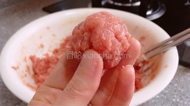 大小均匀丸子