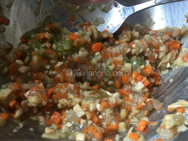 自制的酱（做虾酿香菇剩下的，想做这个的话看我这道菜的具体做法哦），也可以用成品喜好的酱放点