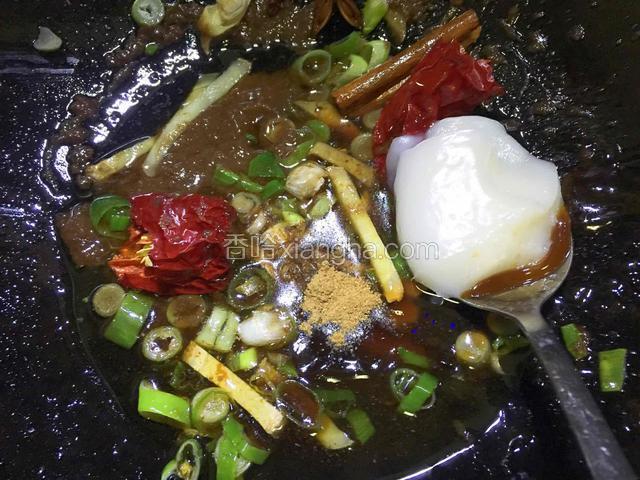 放入猪油炒匀