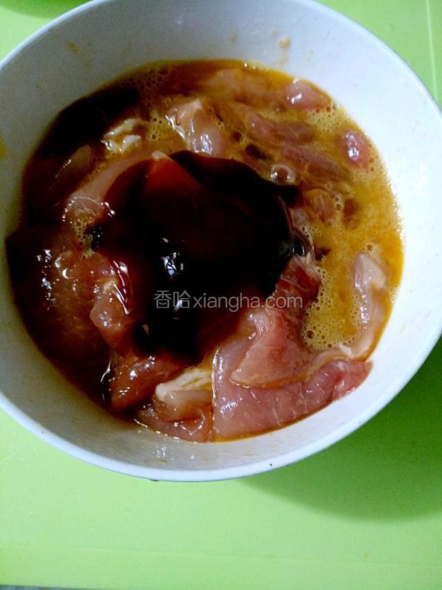 加入一勺蚝油给肉提鲜