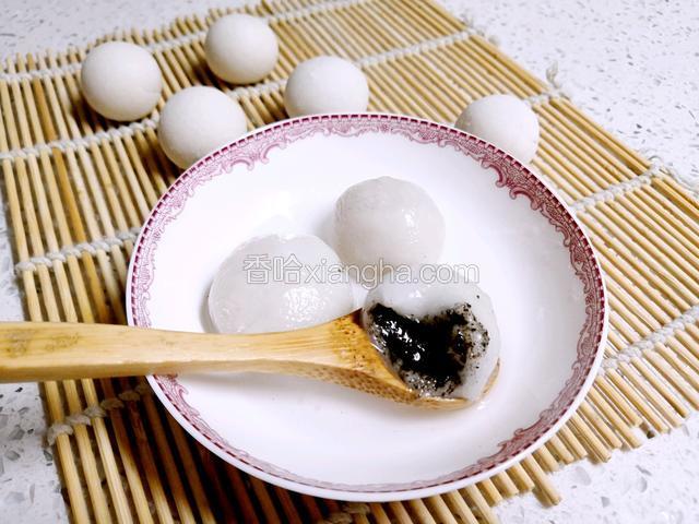 黑芝麻汤圆