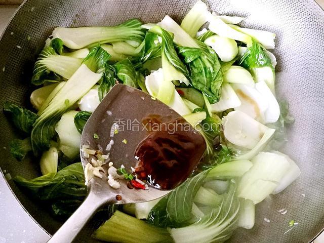 放入蚝油翻炒