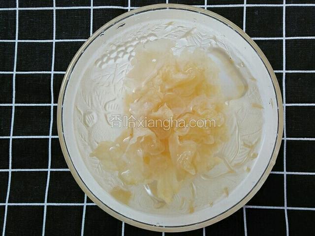 银耳温水泡发