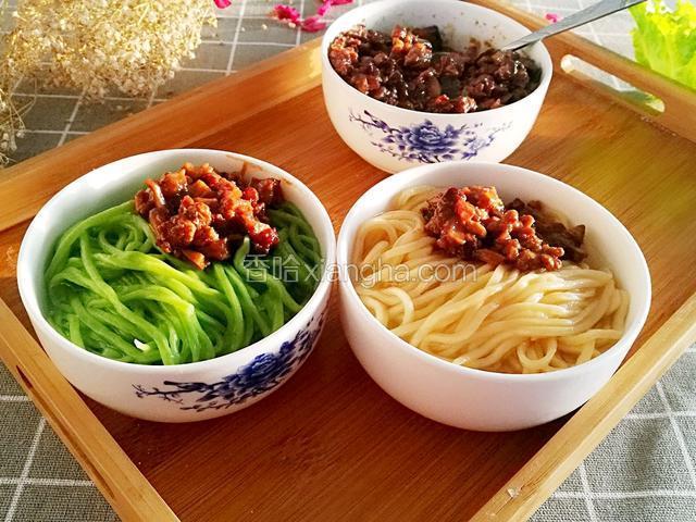 来张成品图，放了香菇肉酱，宝宝很爱吃哦！
