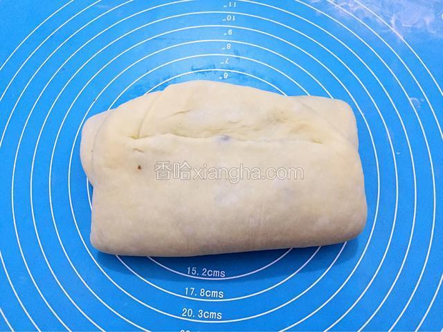下面往上折叠三分之一