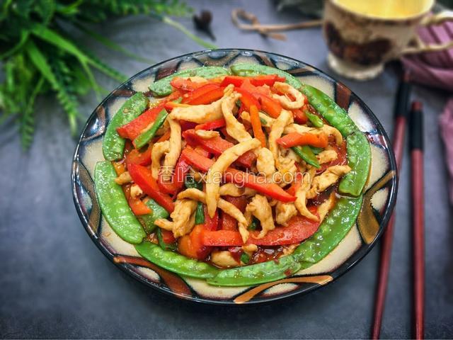 彩豆菜椒鸡肉丝