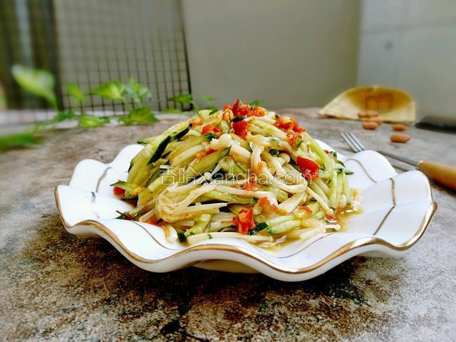 装盘淋香油
敏茹意作品