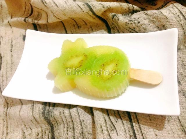 取出脱模，香梨冰棒就做好了