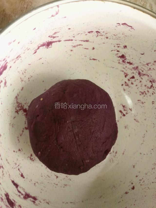 紫薯也揉成光滑面团