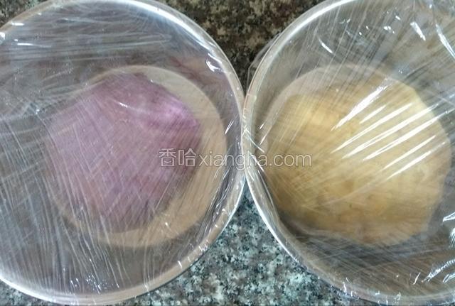 盖保鲜膜，放温暖处醒发两倍大