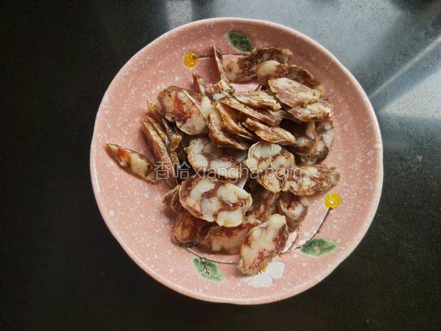腊肠切片。