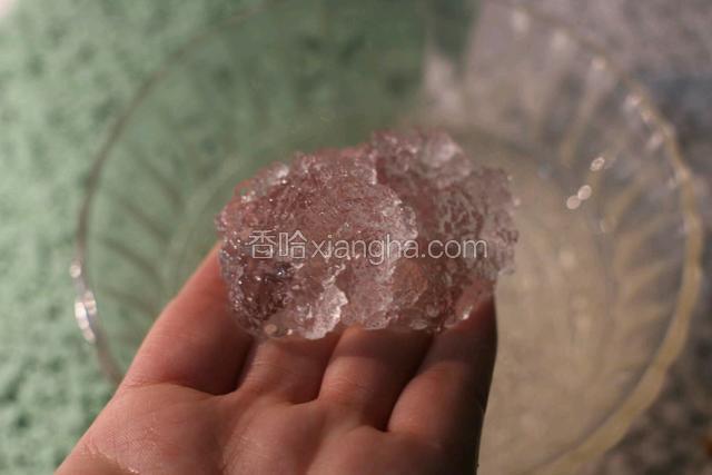 这是雪燕泡了10个小时后，晶莹剔透
