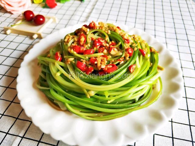 手撕蒜薹