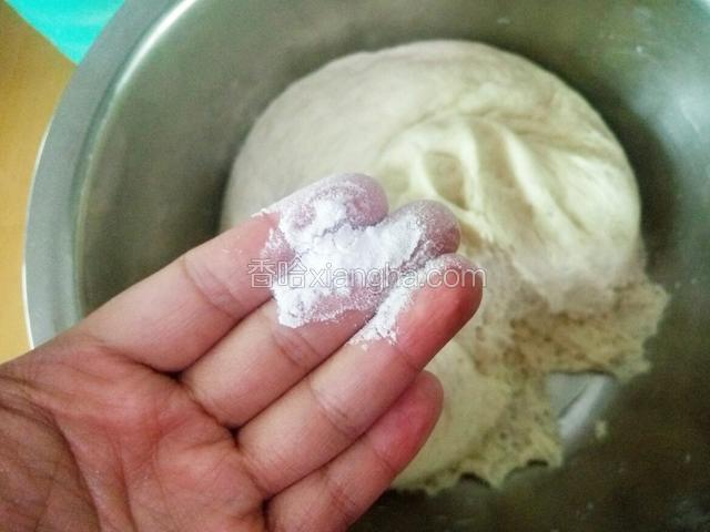 加少许小苏打中和酸碱度