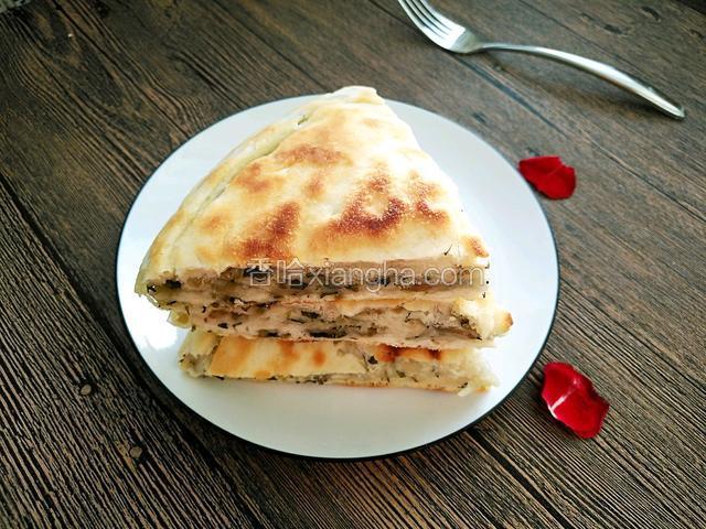 大面饼可随意切块，外焦里软香喷喷。