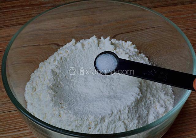 将粉类混合均匀